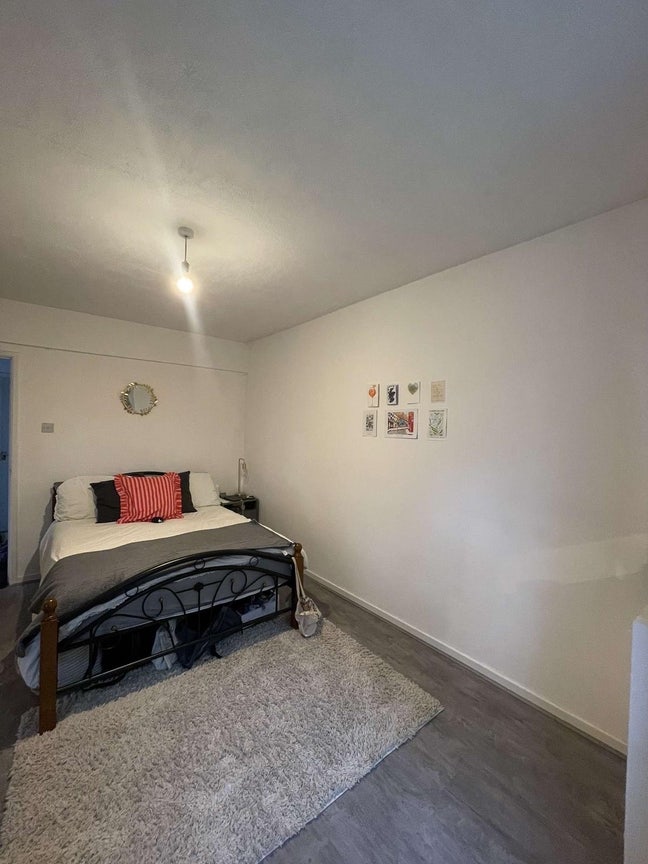 Large Double Room in SW4 available from 10 August  Main Photo