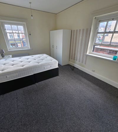 Large Double Rooms - Bearwood Main Photo