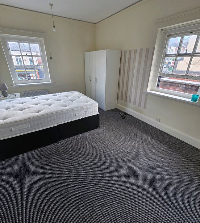 Large Double Rooms - Bearwood Main Photo