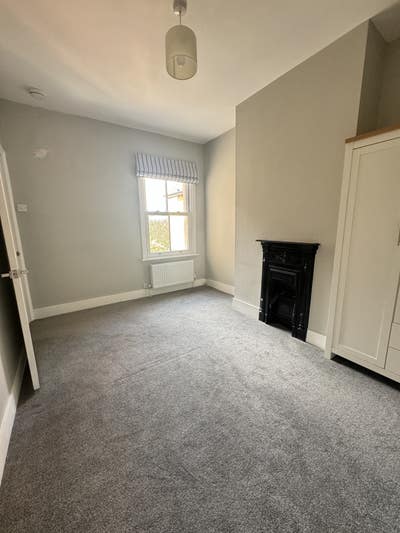 Double Bedroom in Shared Female-Preferred House Main Photo