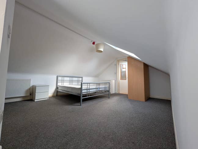 Bright Room Main Photo
