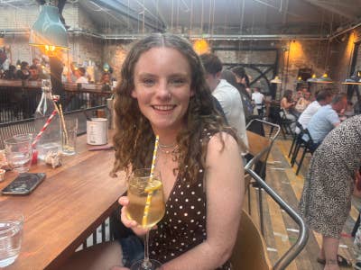 Professional looking for a flat share or buddy up  Main Photo