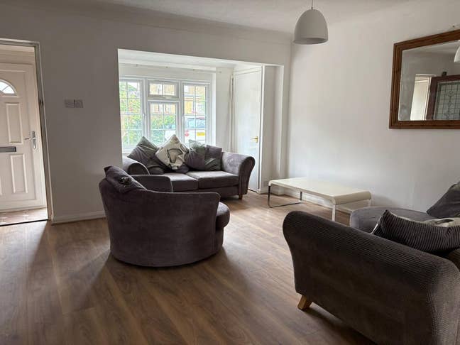 Affordable single room available near Uxbridge  Main Photo