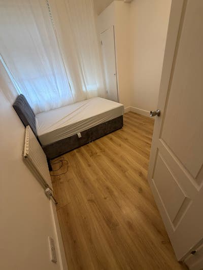 Big door room Main Photo