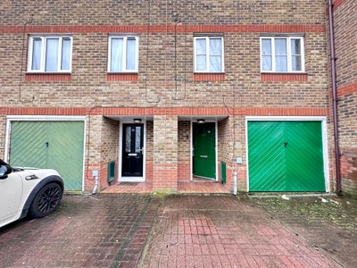 En-suite room TO LET in North Thamesmead SE28 Main Photo