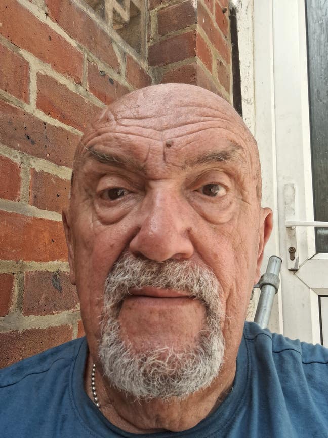 Professional Male seeks a single or double room Main Photo