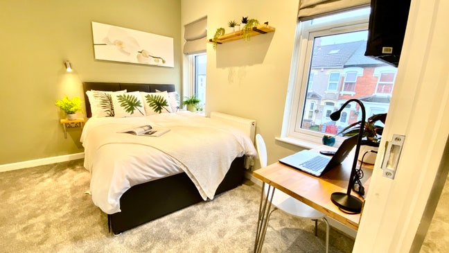 📍 Central En-Suite Double Room Main Photo