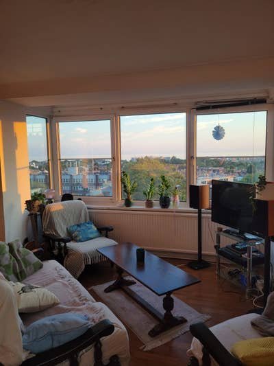 Spacious double room in 2-bed flat short term let Main Photo