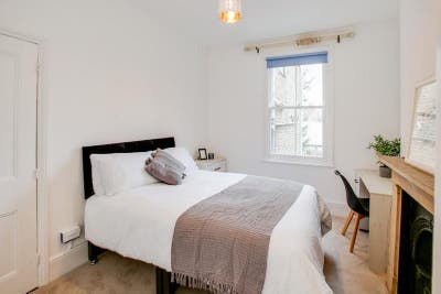 Double room available in a stunning house Main Photo