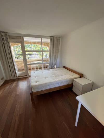 En-suite Room Available in Canada Water, SE16 Main Photo