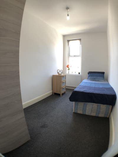 Bright & Cozy Single Room in *NW2* Main Photo