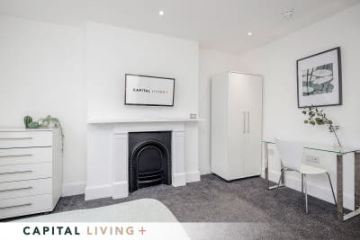 Double room 5 min walk to Clapham High Street  Main Photo