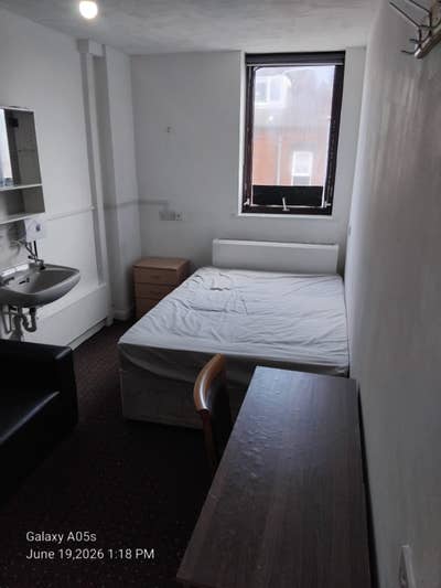  Room 10 Available in 2 Pennington Street, LS6 Main Photo