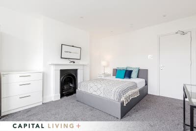 Double room in a large social house in Clapham  Main Photo