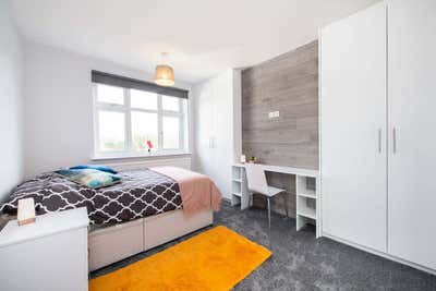 🏡Beautiful Garden Facing Room /15 MINS TO BOND ST Main Photo