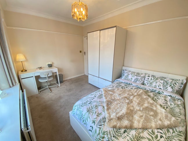 Double room in a shared house Main Photo