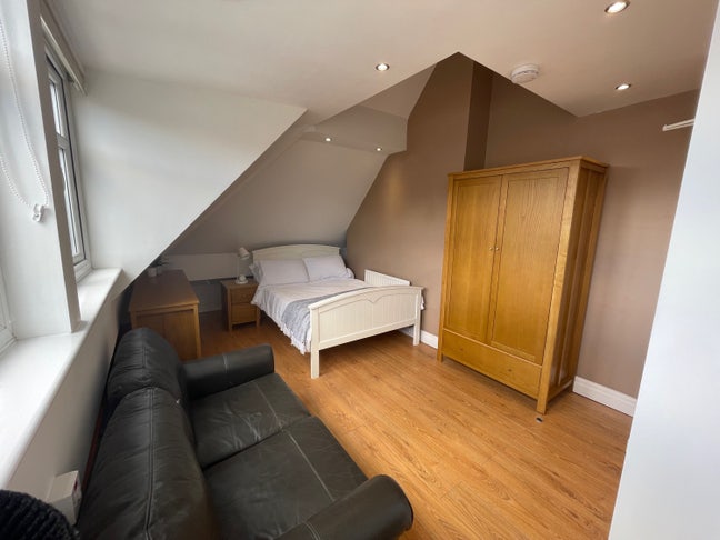 Furnished Room in Allerton, bills included Main Photo
