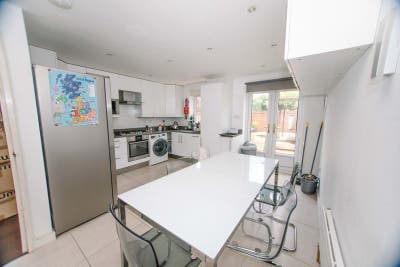  1 Great ENSUITE in Canary Wharf now !  Main Photo