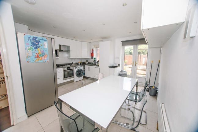  1 Great ENSUITE in Canary Wharf now !  Main Photo