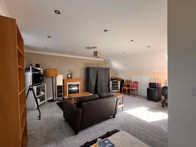 Spacious Loft Room, with Ensuite for Rent Main Photo