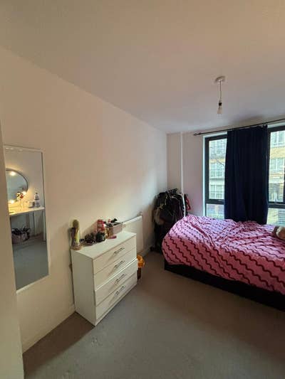 1 very Spacious room in Canary Wharf now !  Main Photo