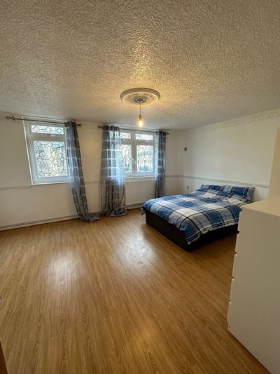 1 Spacious room in Canary Wharf now !  Main Photo