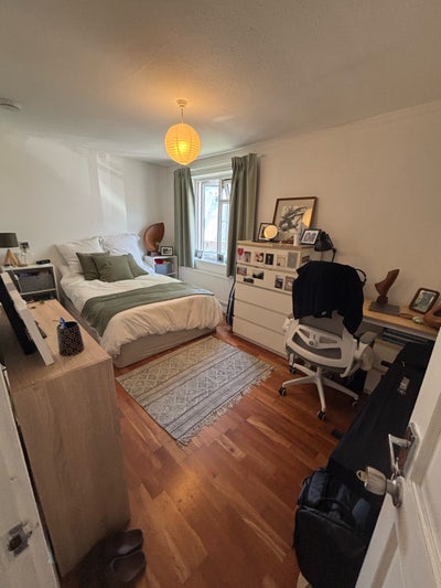 Large Bright Double Bedroom Main Photo