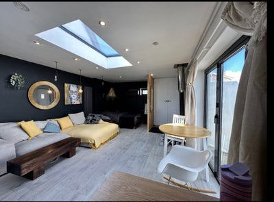 Seaside studio,15min to Brighton/ bills incl Main Photo
