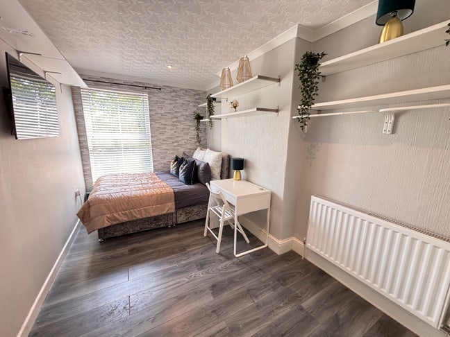 Luxury ensuite | 7 min walk Stockport station  Main Photo