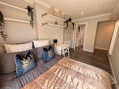 Luxury ensuite | 7 min walk Stockport station  Main Photo