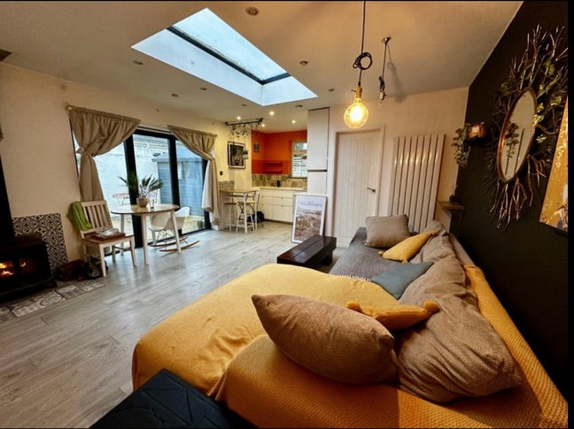 Seaside studio,15min to Brighton/ bills incl Main Photo