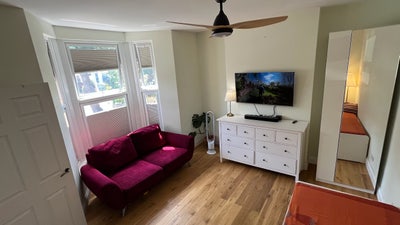 Come live in our family home in Manor Park Main Photo