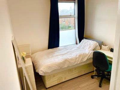 Double with ensuite & Single room Quiet Houseshare Main Photo