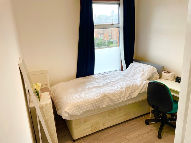 Double with ensuite & Single room Quiet Houseshare Main Photo