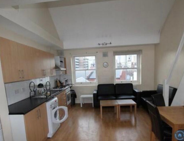 Single room available  Main Photo