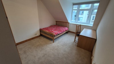 2 double bedrooms with garden  Main Photo