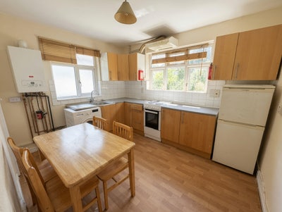 Large 2 bed Maisonette to rent in N3 Main Photo