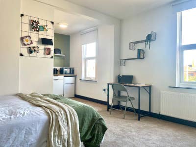 Studio Ensuite Rooms -Bills -Great Transport Links Main Photo