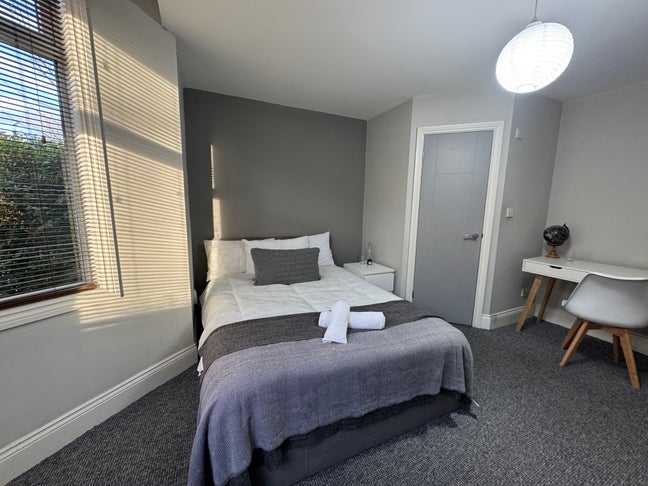 Ground Floor Double En Suite Room in Heaton Main Photo