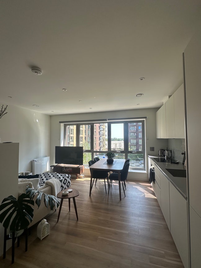 Bright studio flat in modern building Main Photo