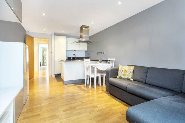 Zone 1 double bedroom Main Photo
