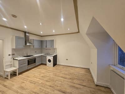 Spacious 1-Bedroom Flat – Ready to Move In Main Photo