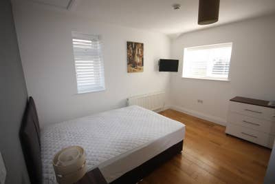 F 2, 73 Fisherton Available Now, Great for Sharers Main Photo