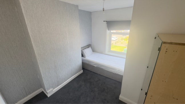 Double room available for rent in BD4 . Main Photo