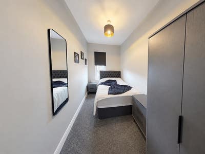 🏡 Furnished Room in a Convenient Eccles Location Main Photo
