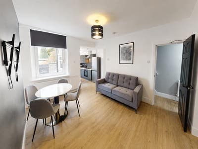 🏡 Furnished Room in a Convenient Eccles Location Main Photo