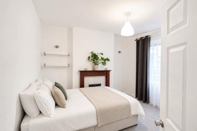 Bright Double Room in Surrey Quays  Main Photo