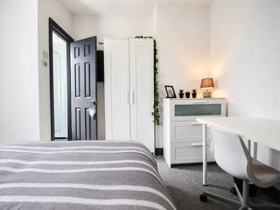 🏡 Stylish & Spacious Ensuite Room in Salford M6 ✨ Main Photo
