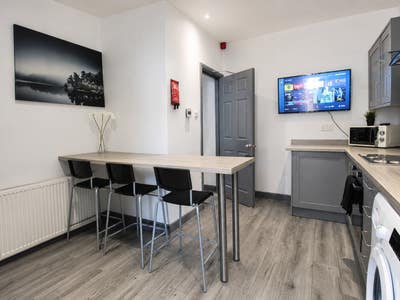 🏡 Stylish & Spacious Ensuite Room in Salford M6 ✨ Main Photo