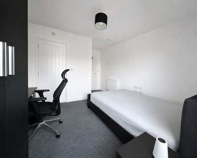 Ensuite Double Room in 2 Bed Flat near City Centre Main Photo